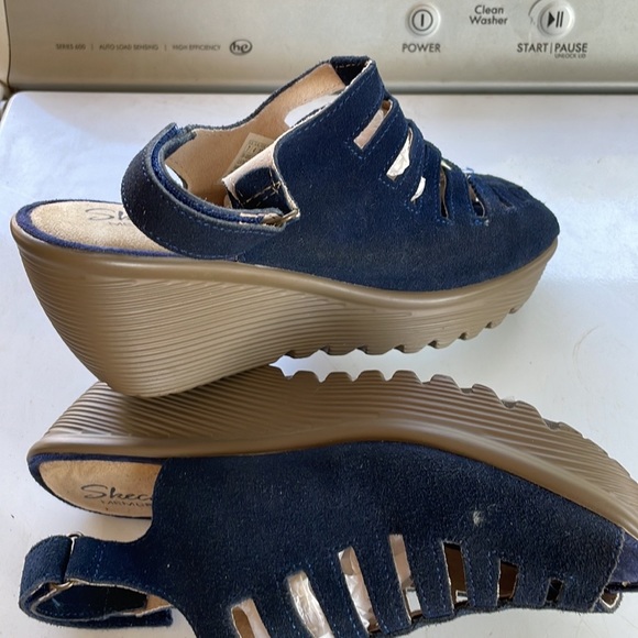 Sketchers size 7, Blue suede - Picture 2 of 5